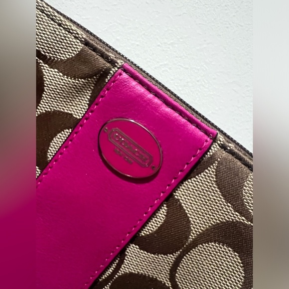 COACH Wristlet SV/Khaki/Magenta NWT